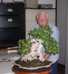 rs-06-ernie-with-renees-tree-3